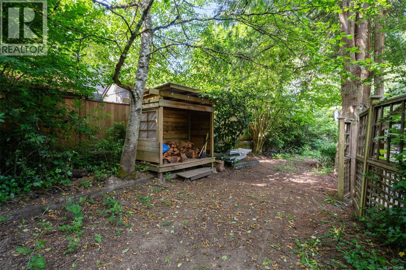  5168 Santa Clara Avenue, Saanich