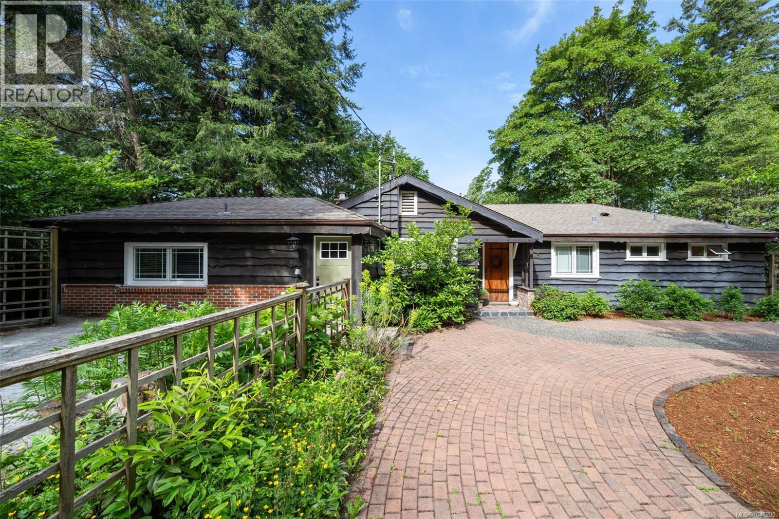  5168 Santa Clara Avenue, Saanich