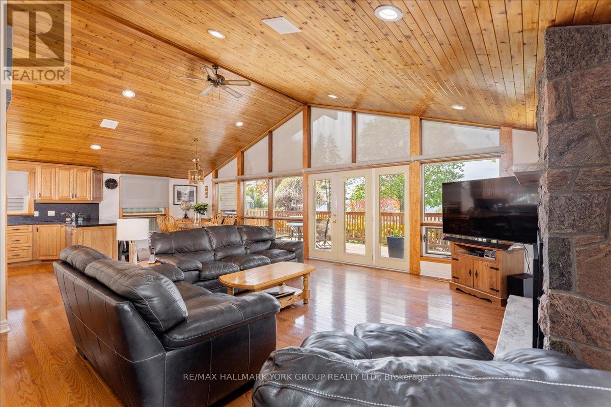 229 LAKE DRIVE N - Image 17