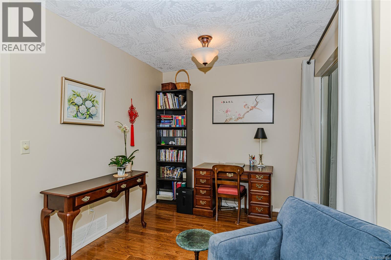 405 510 Marsett Place, Saanich