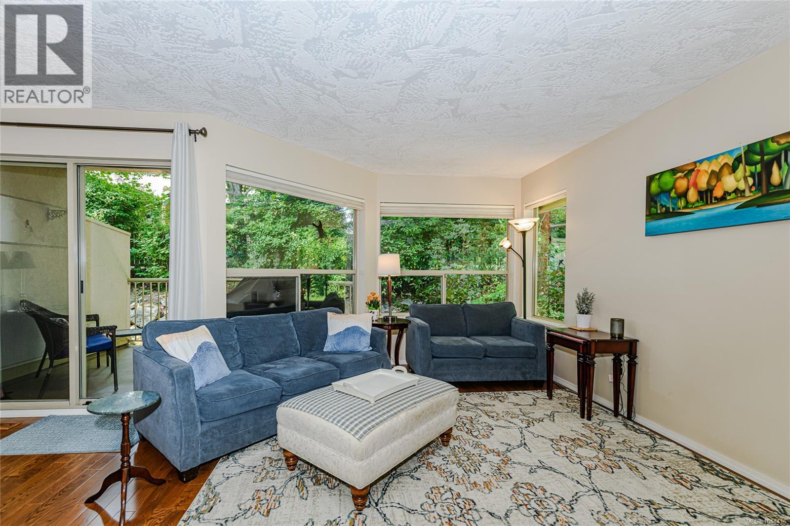 405 510 Marsett Place, Saanich