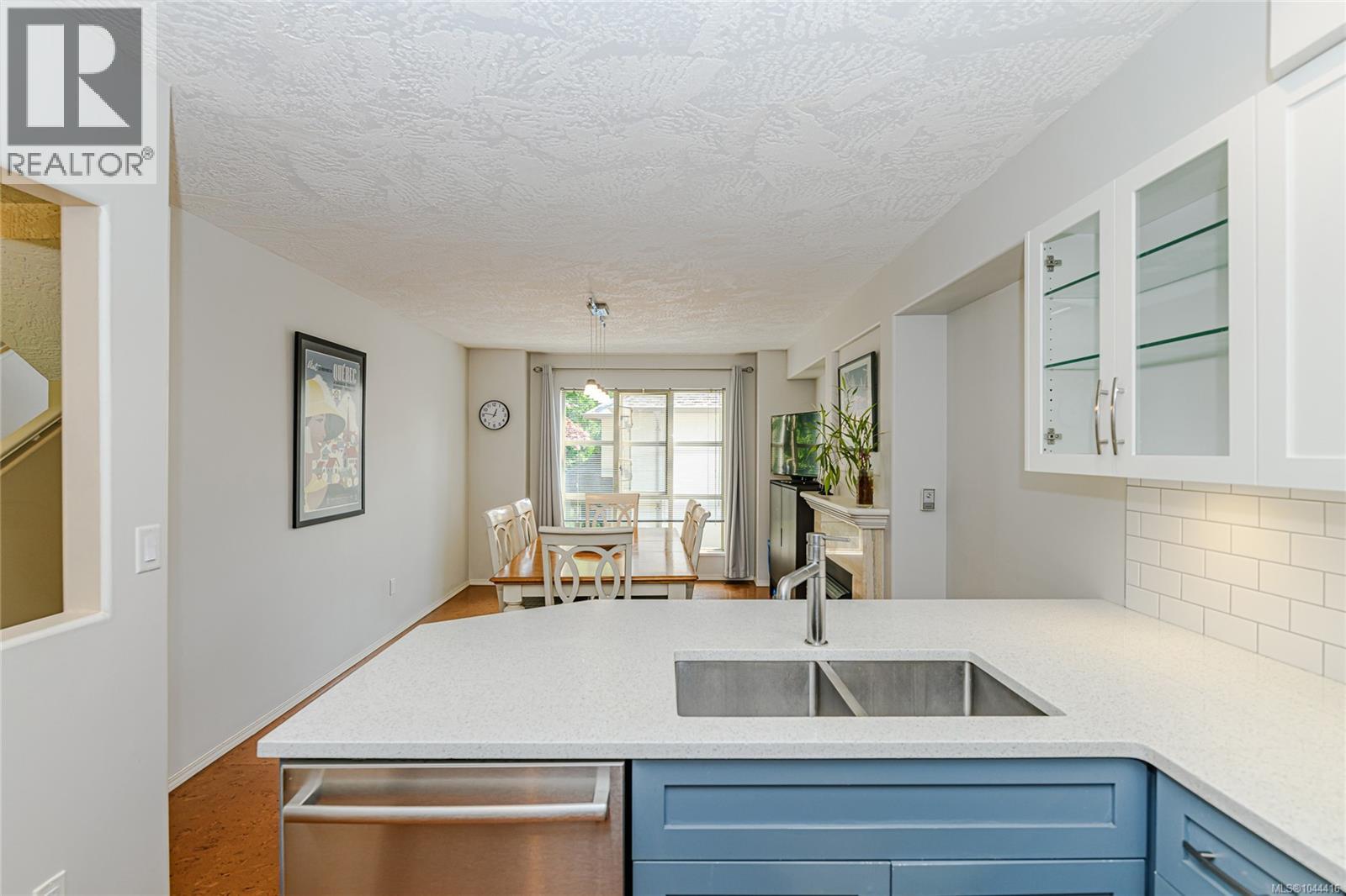 405 510 Marsett Place, Saanich