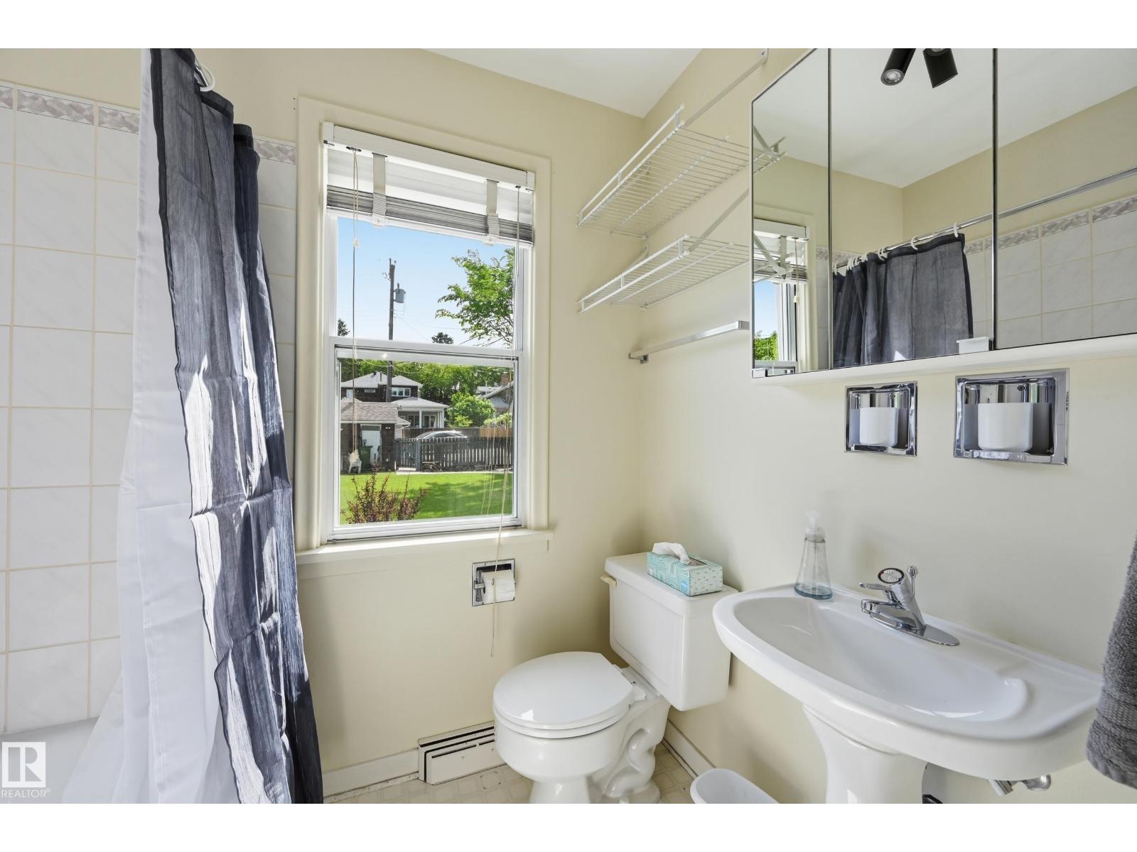 10935 127 Street NW - Photo 21