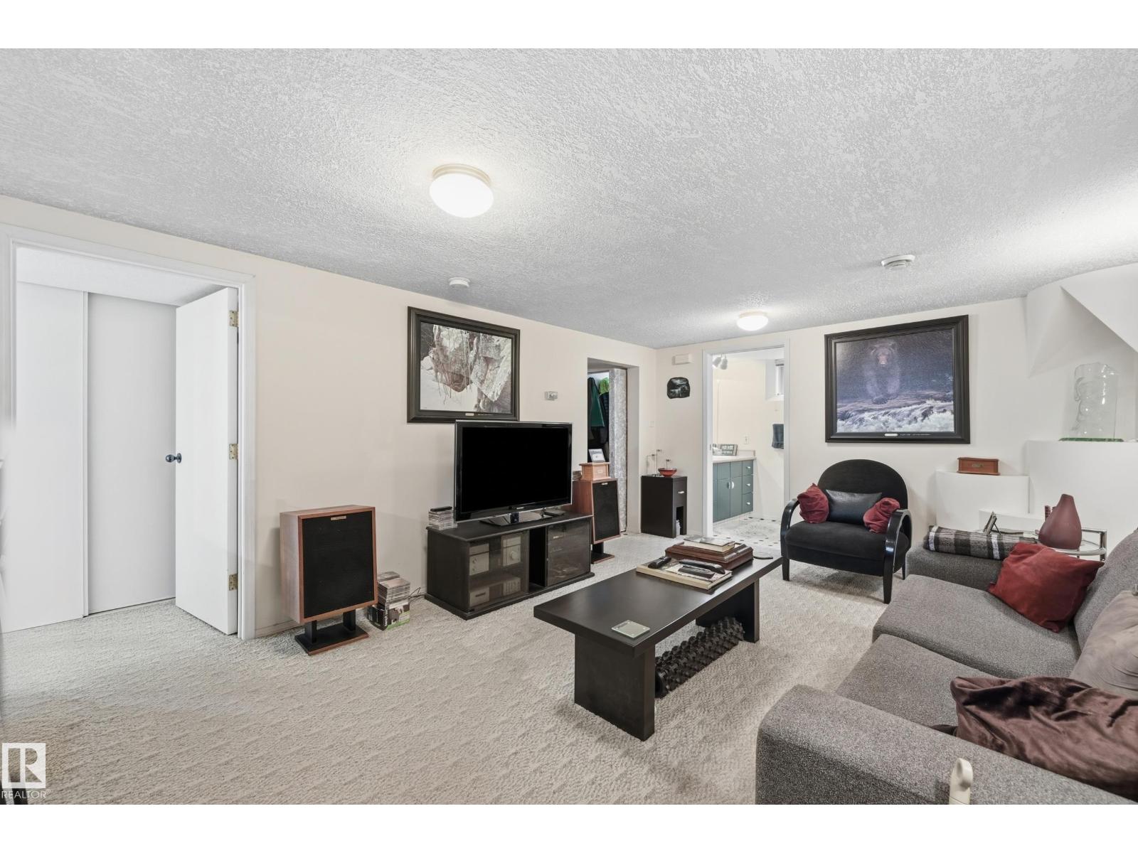 10935 127 Street NW - Photo 32