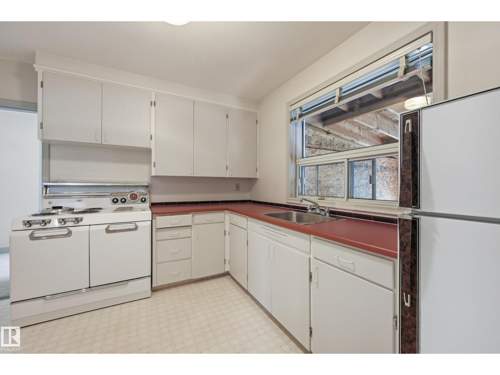 10935 127 Street NW - Photo 17
