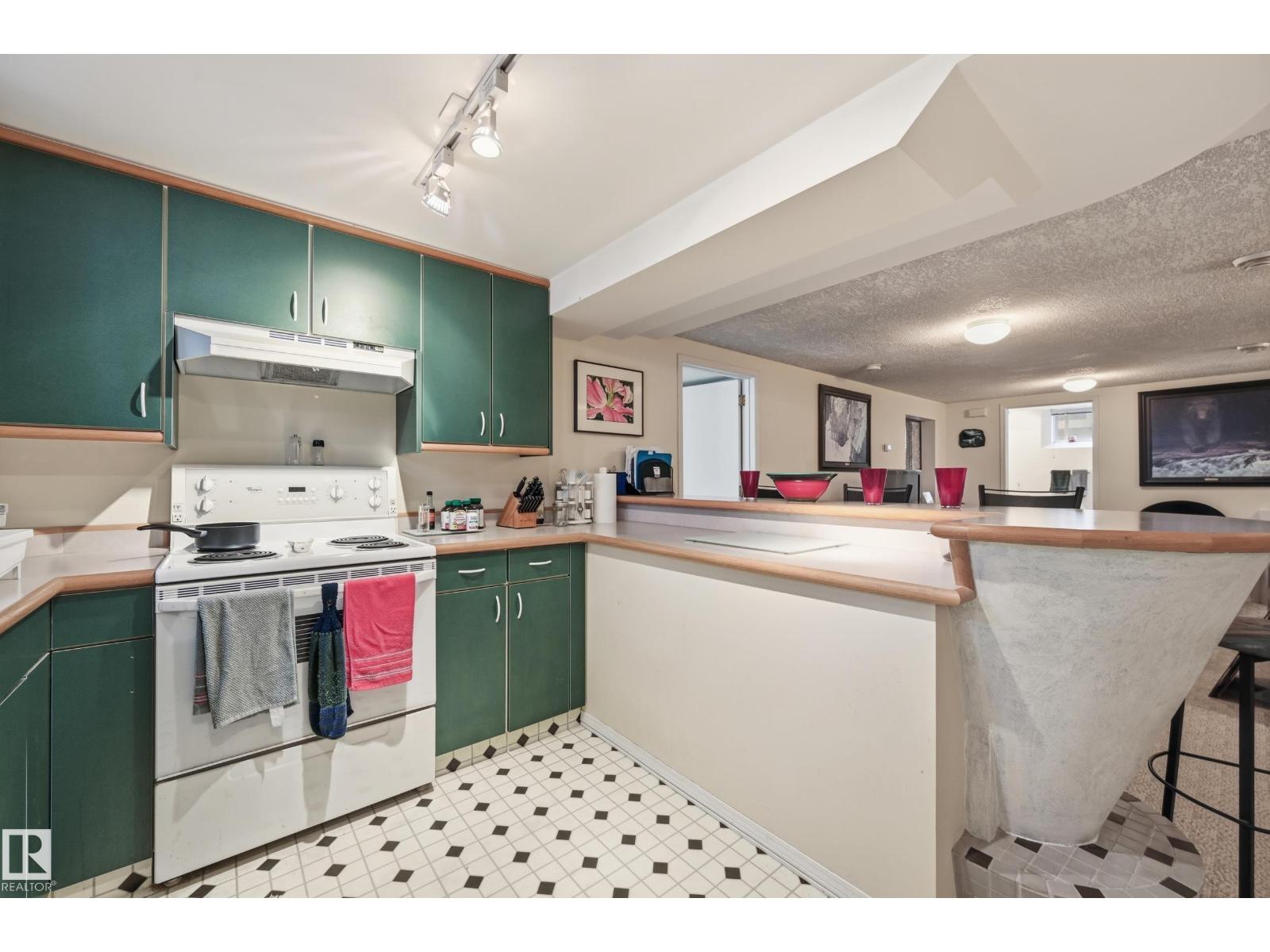10935 127 Street NW - Photo 35
