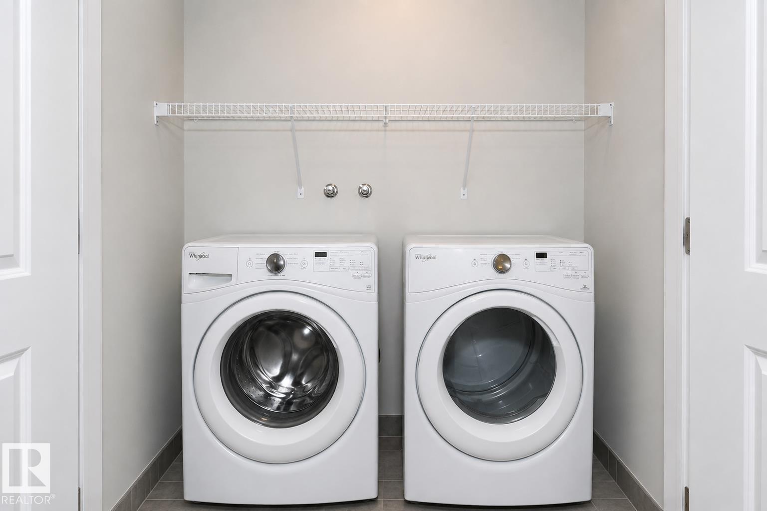 560 STURTZ LI - Image 33