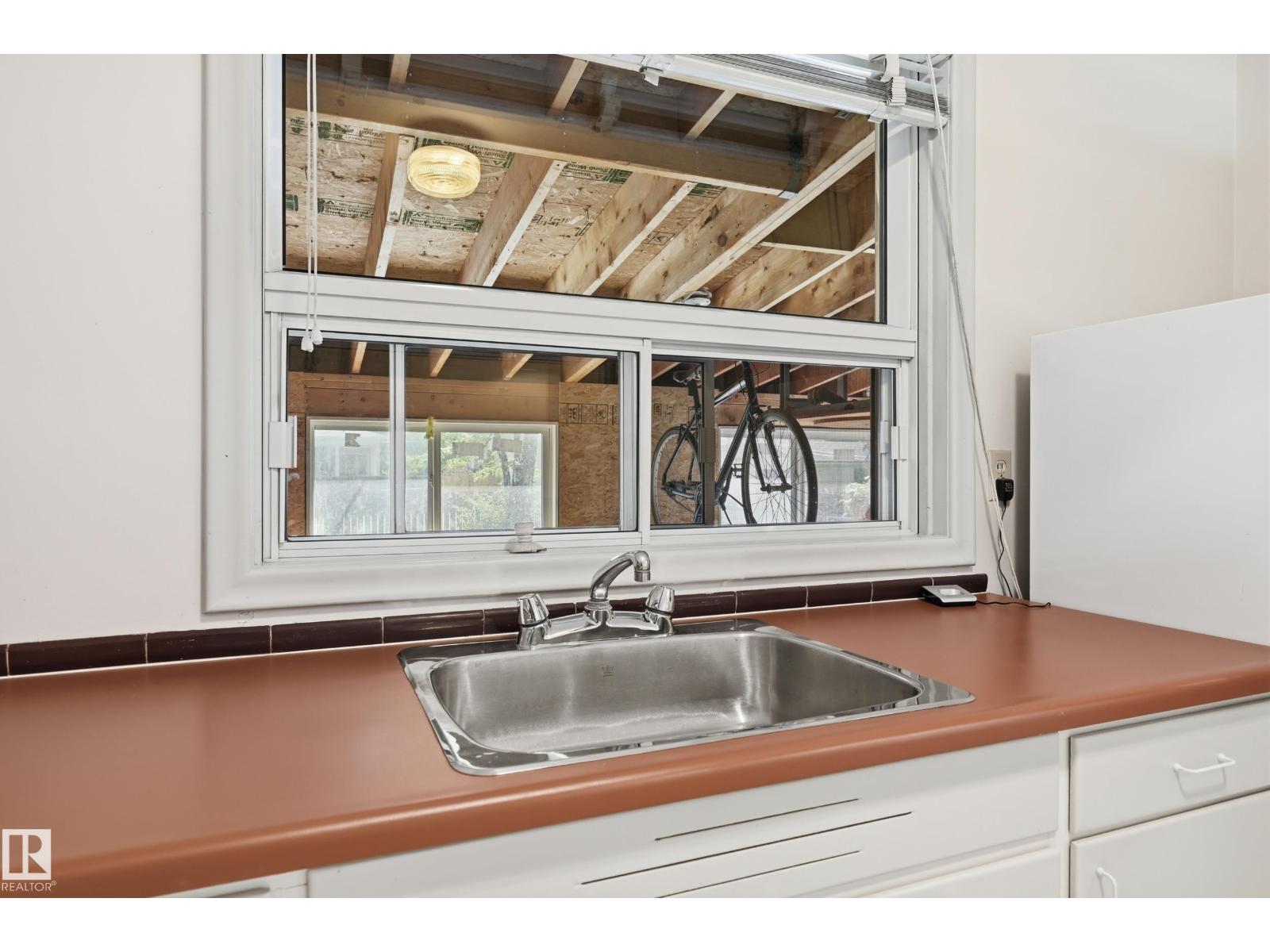 10935 127 Street NW - Photo 19