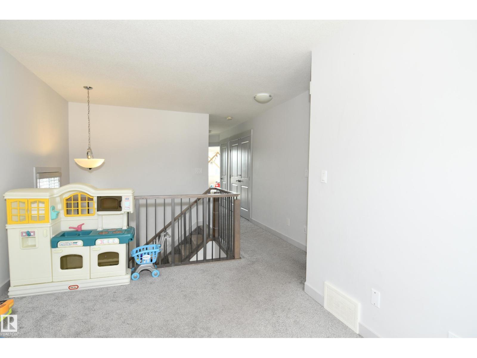 560 STURTZ LI - Image 23