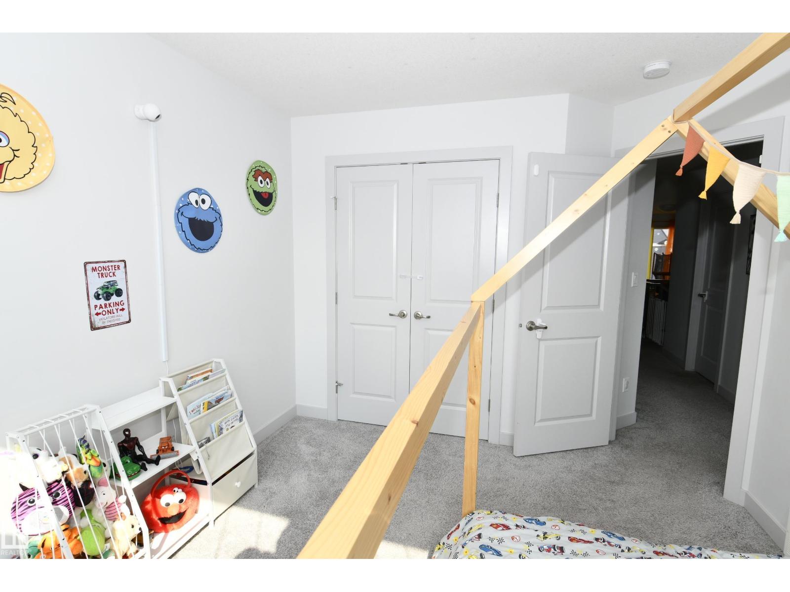 560 STURTZ LI - Image 32