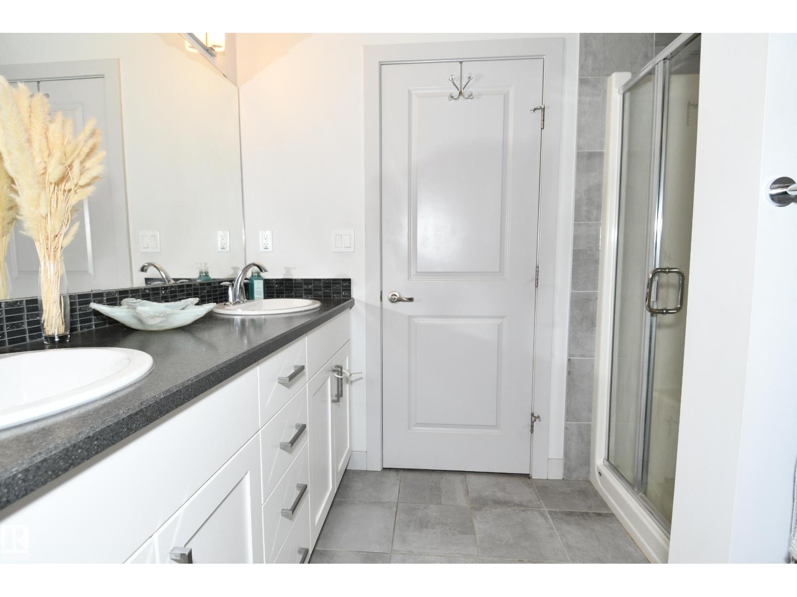 560 STURTZ LI - Image 27
