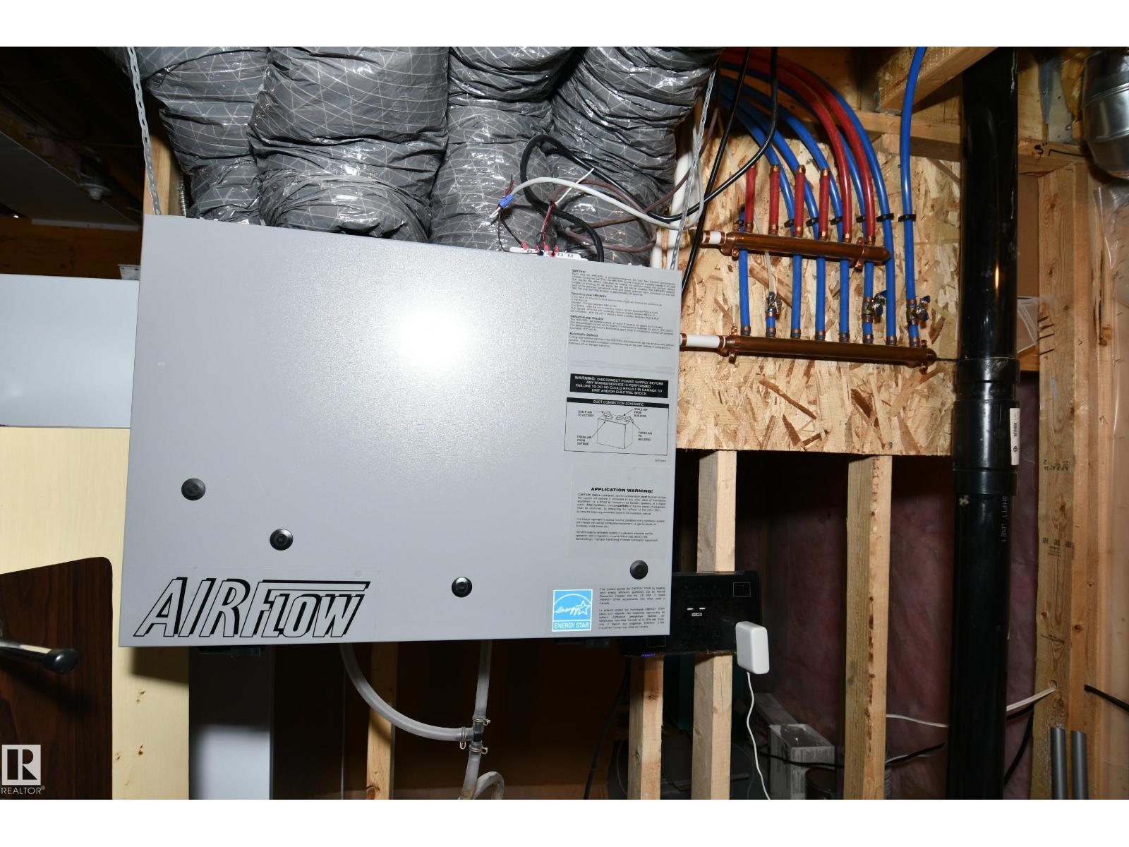 560 STURTZ LI - Image 36