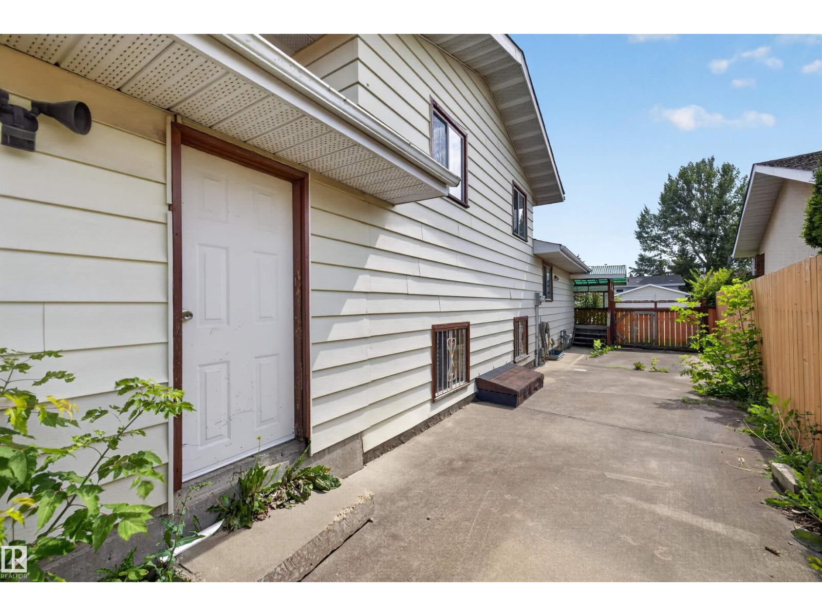 6348 34A AV NW - 42