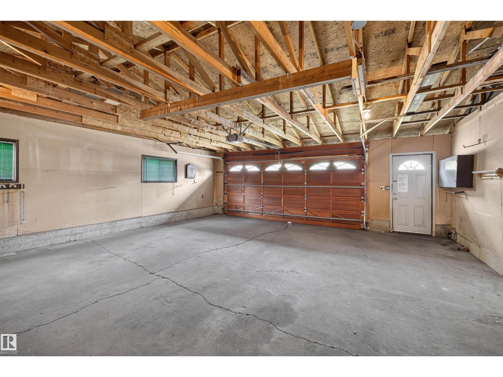 6348 34A AV NW - 36