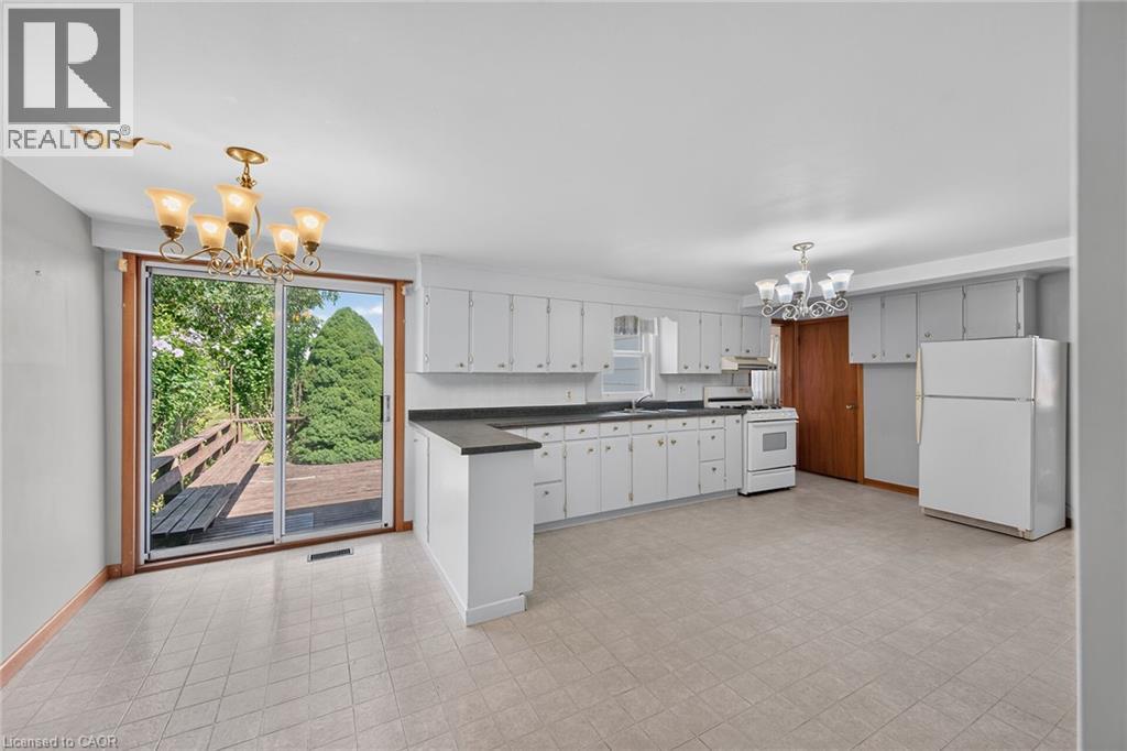833 LYNN VALLEY Road - 12