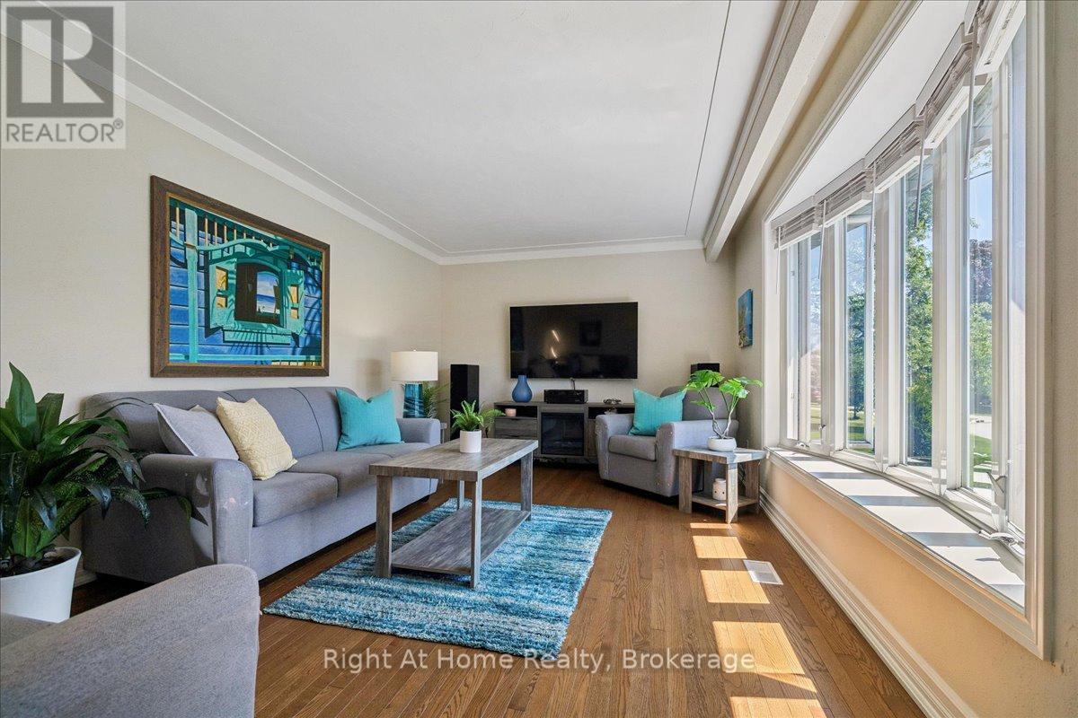 275 KENT CRESCENT - 7
