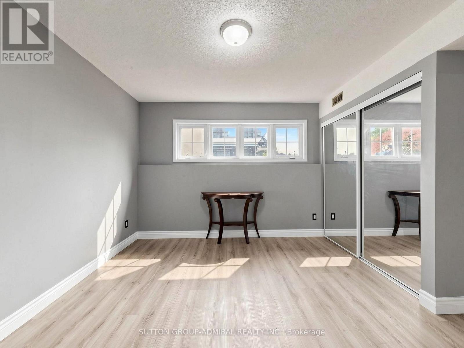 150 CENTRE STREET S - 23