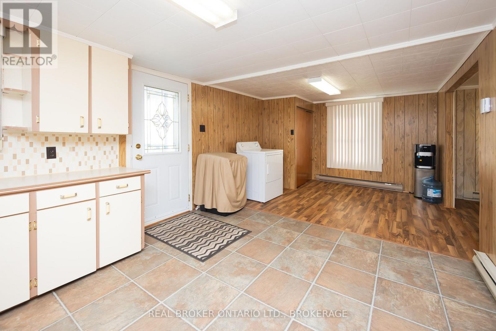 287 EAST BOUNDARY ROAD - 4