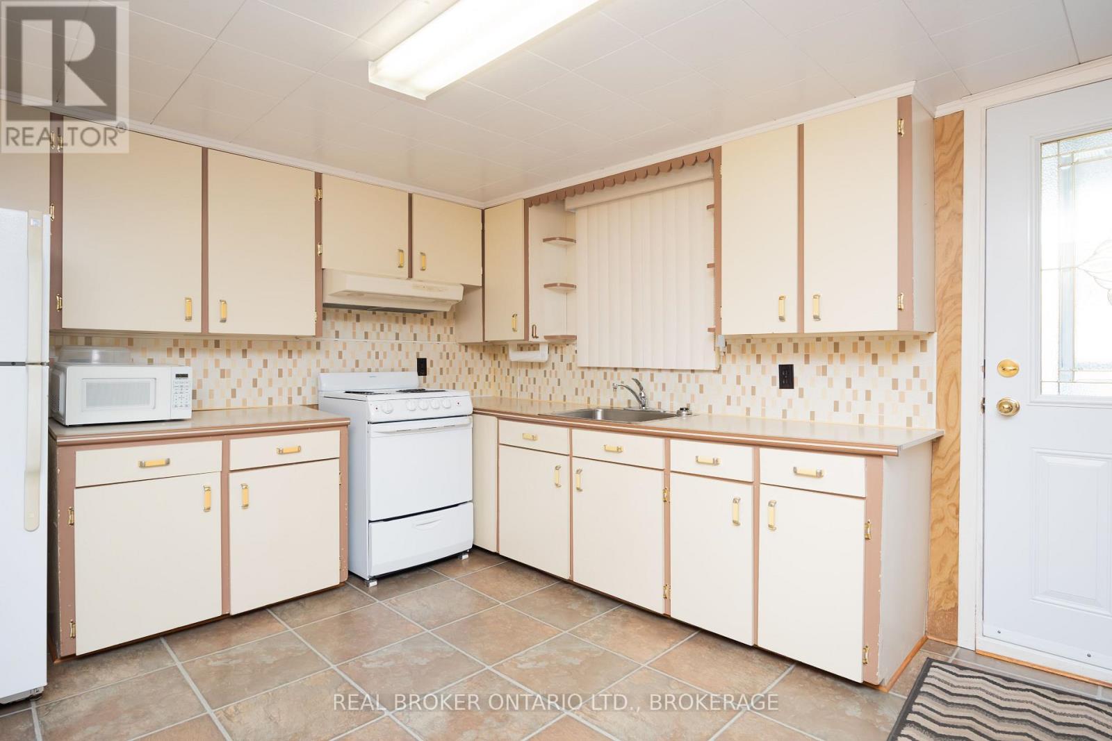 287 EAST BOUNDARY ROAD - 7