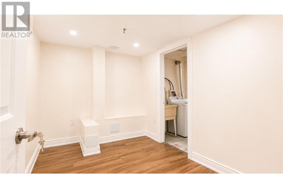 582 Ash Street - 17