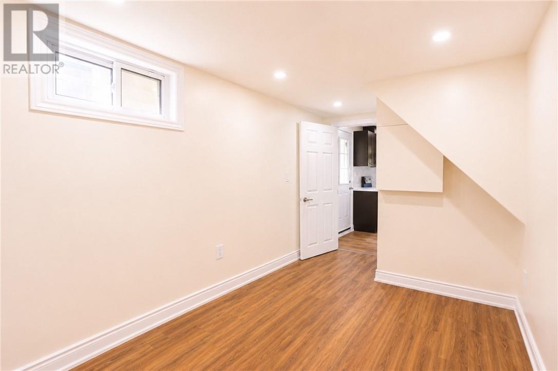 582 Ash Street - 30