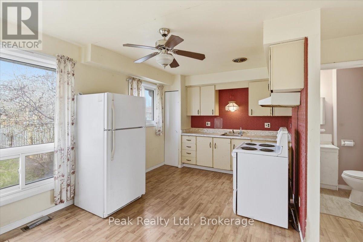 644 PERRY CRESCENT - 10
