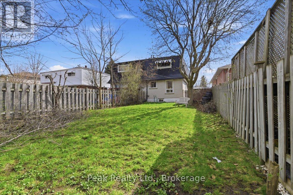 644 PERRY CRESCENT - Image 32