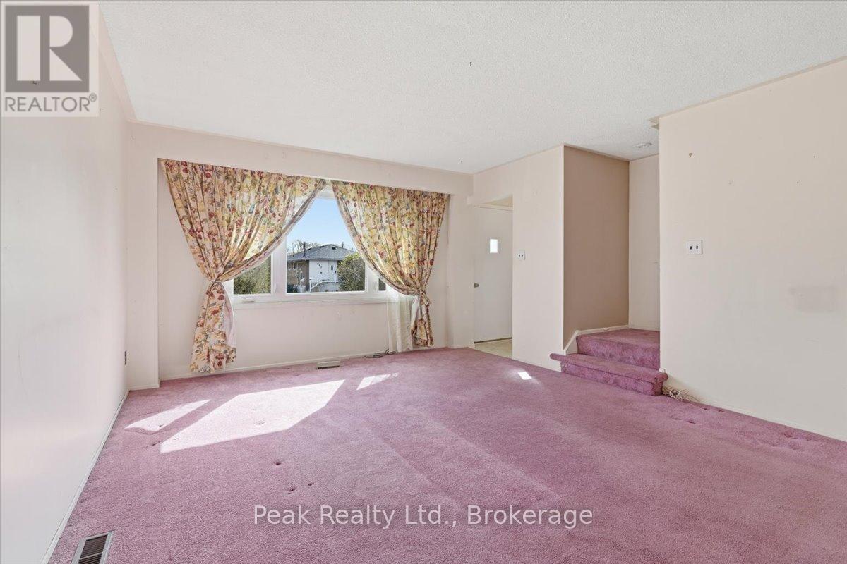 644 PERRY CRESCENT - 8