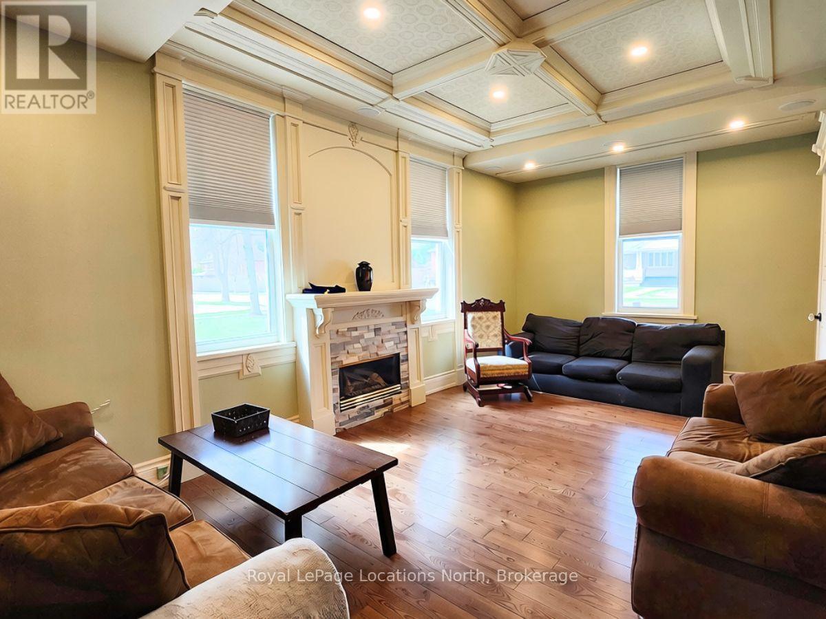 1181 4TH AVENUE W - 7