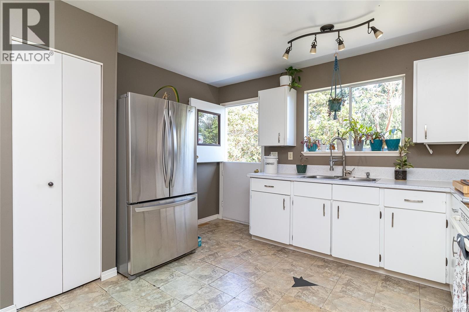 3330 Ravenwood Rd - Image 25