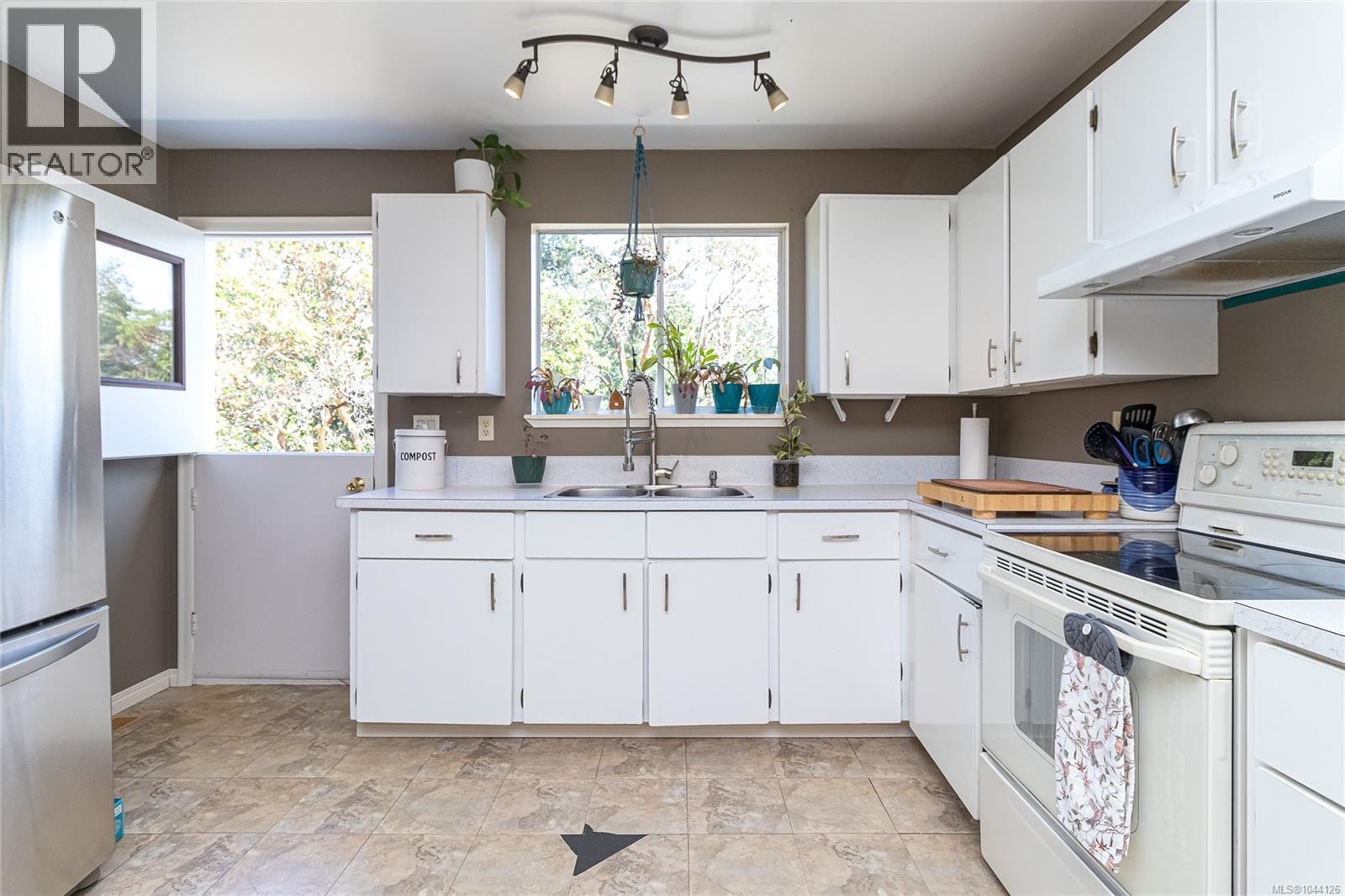3330 Ravenwood Rd - Image 23