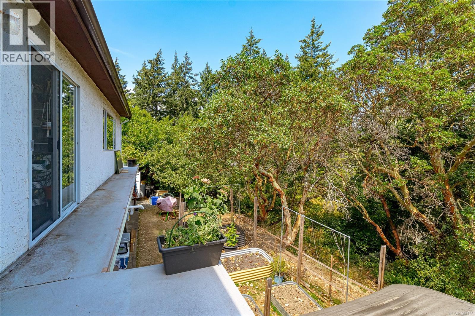 3330 Ravenwood Rd - Image 38