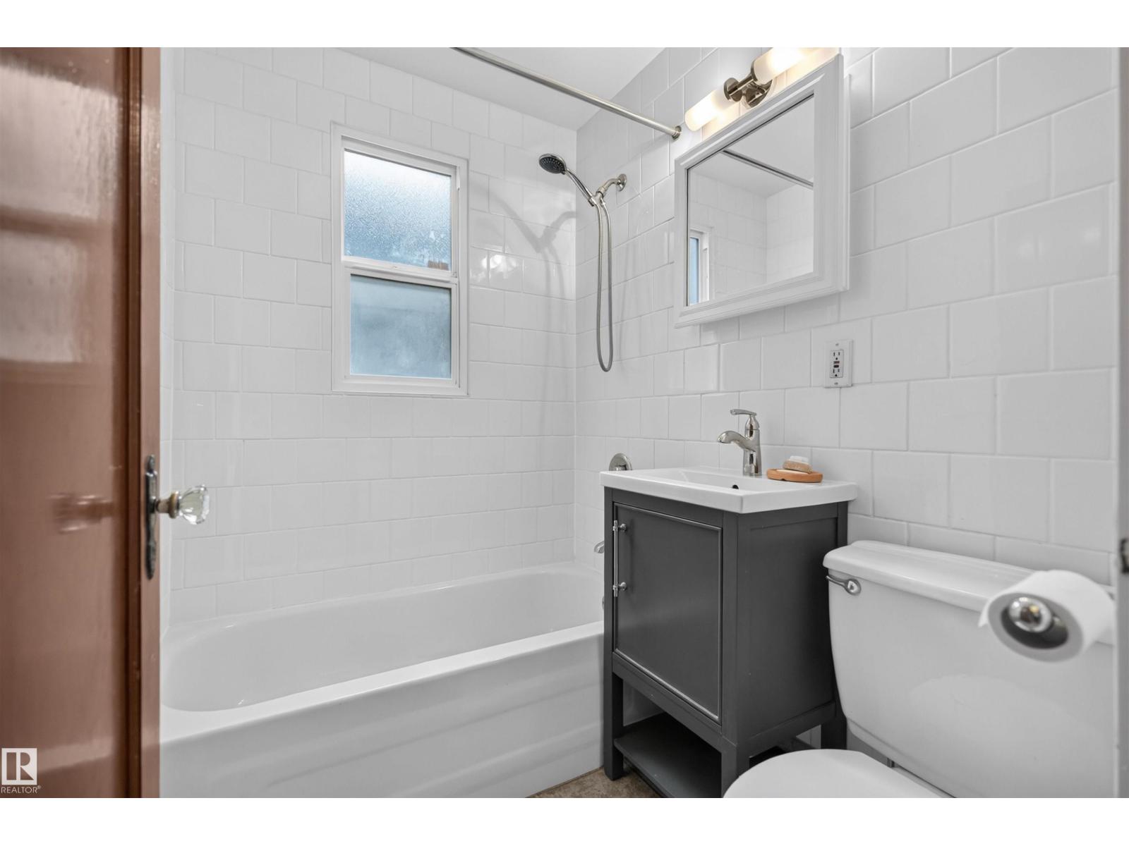 10424 76 AV NW - 8