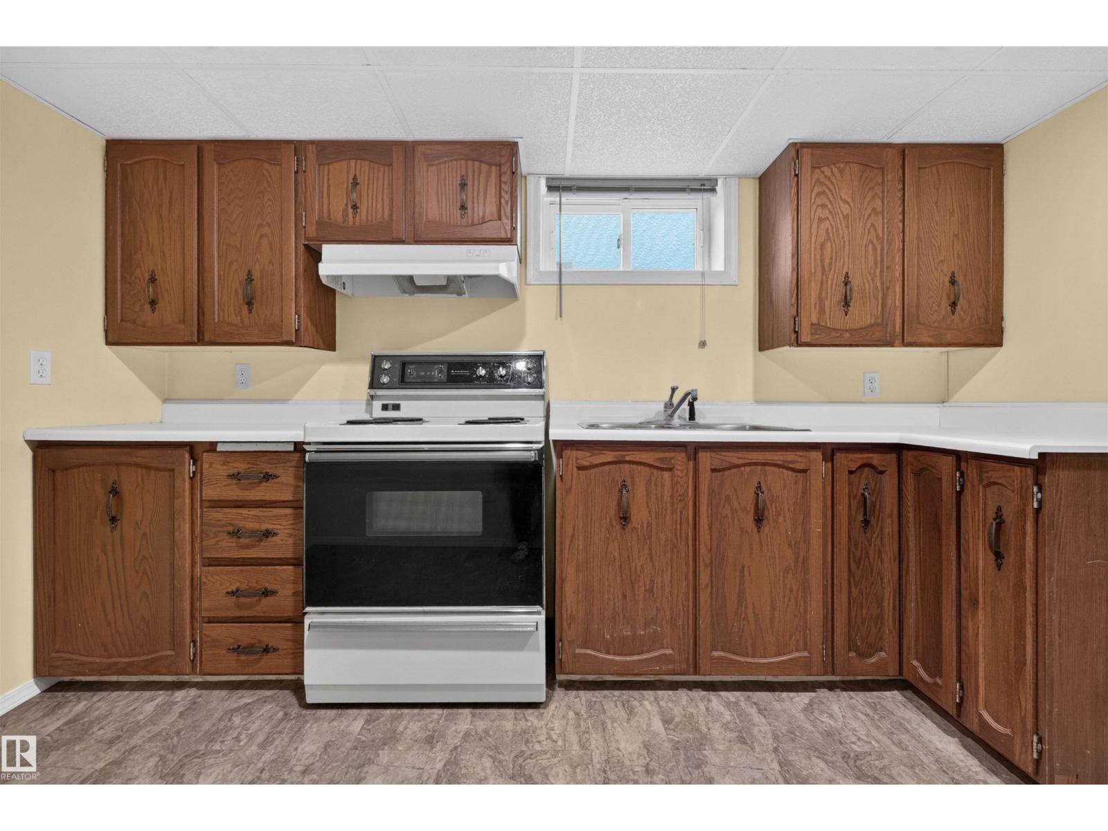 10424 76 AV NW - 16