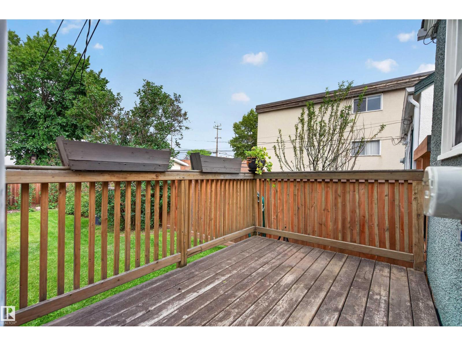 10424 76 AV NW - 21