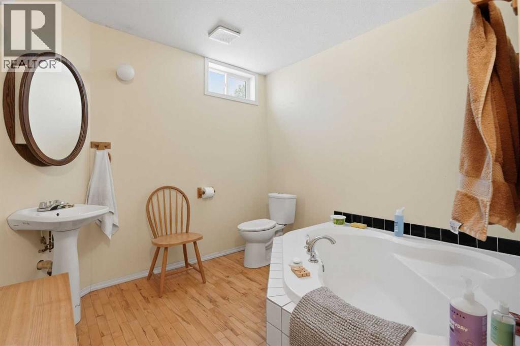 586 Main Avenue West - Photo 43