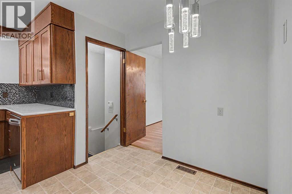 163 Lake Sylvan Close SE - 14