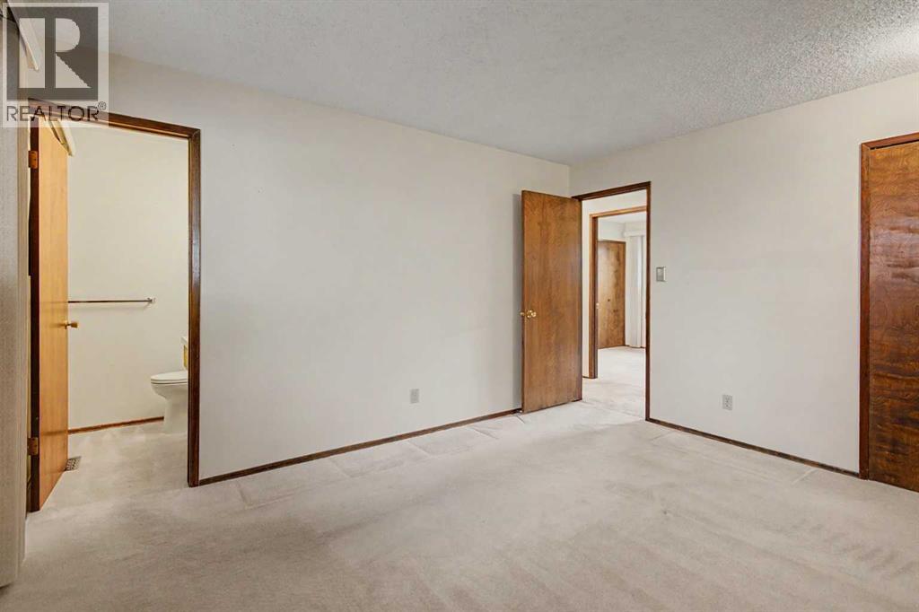 163 Lake Sylvan Close SE - 17