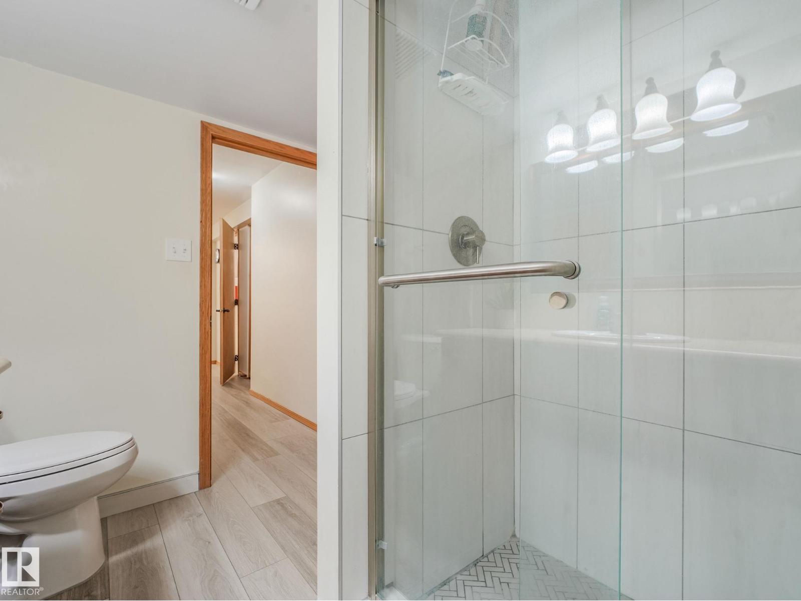2824 37 ST NW - Image 44