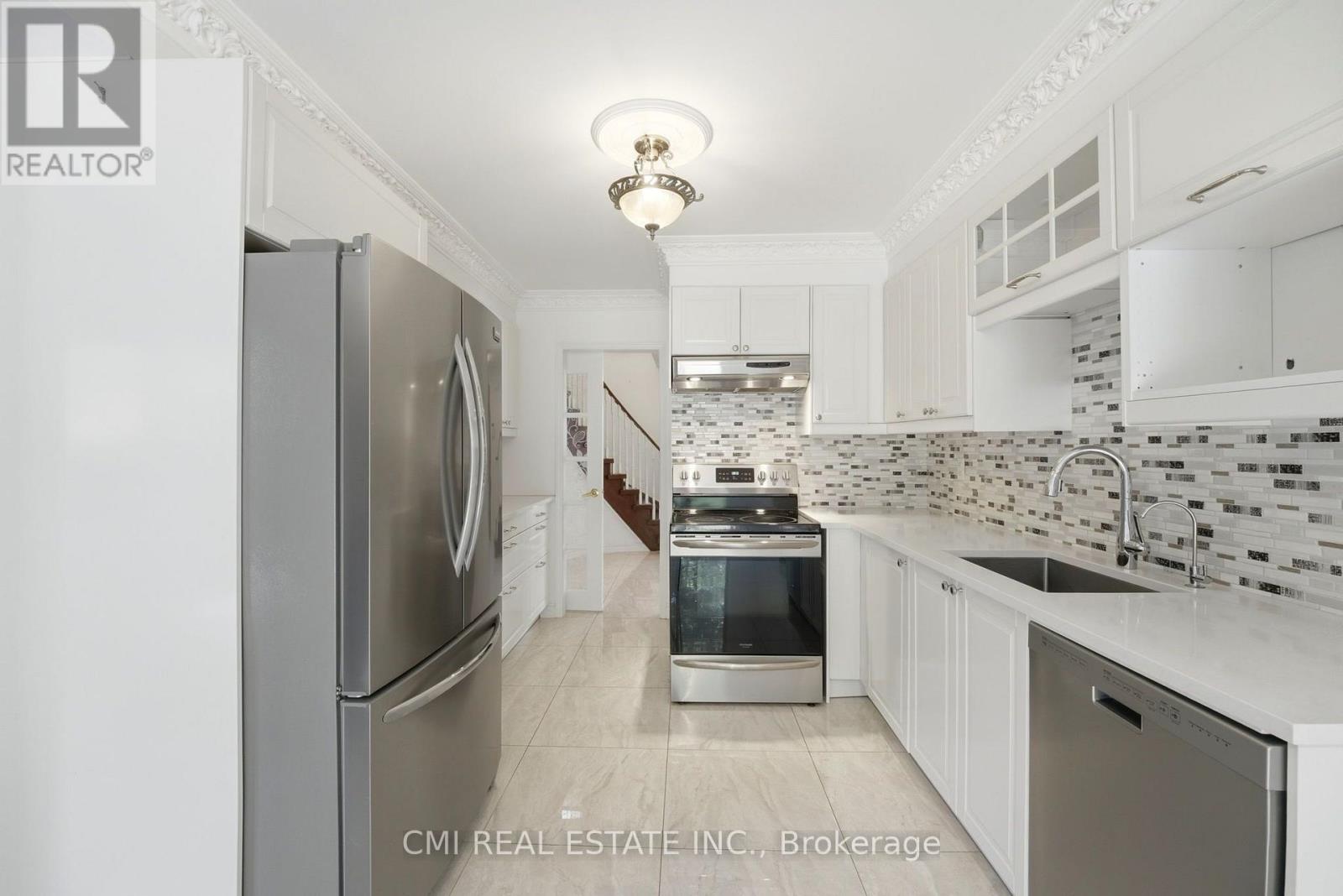 127 O'CONNOR CRESCENT - 14