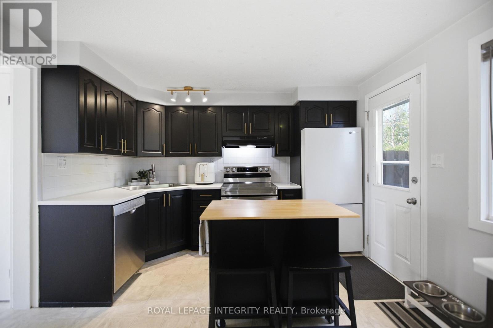 3 Bed, 2 Bath House for Sale in Ottawa – 1544K BEAVERPOND DRIVE, Ottawa – MLS# X13646866 - Image 9
