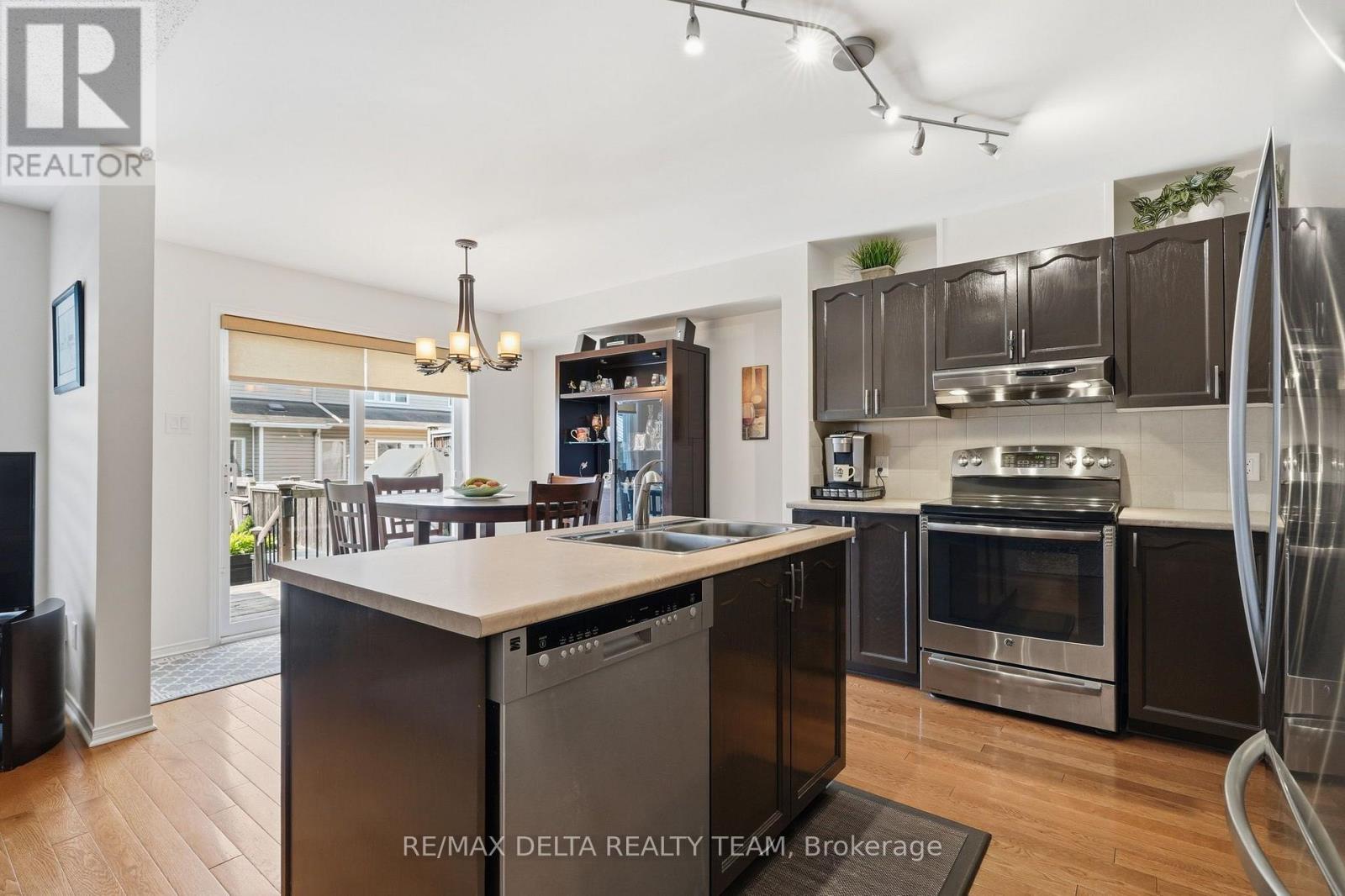 3 Bed, 3 Bath House for Sale in Ottawa – 64 COLLINGTON STREET, Ottawa – MLS# X13646954 - Image 7