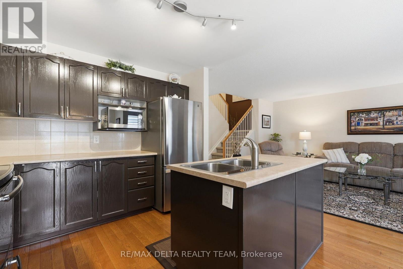 3 Bed, 3 Bath House for Sale in Ottawa – 64 COLLINGTON STREET, Ottawa – MLS# X13646954 - Image 8