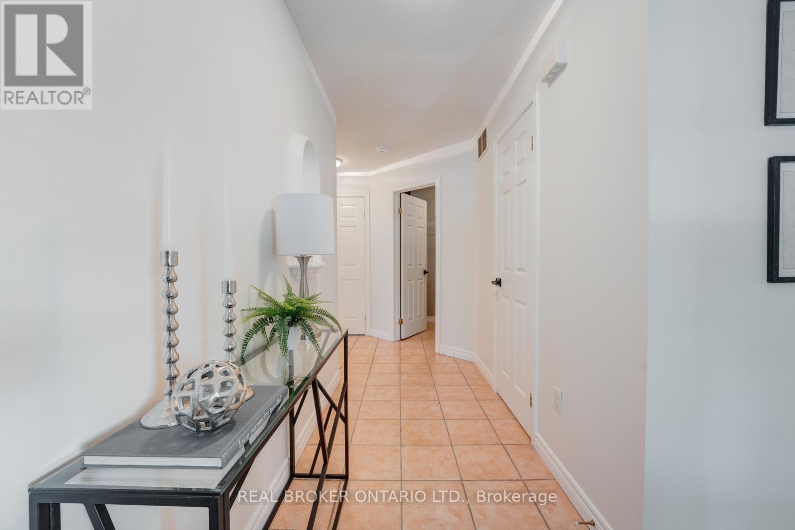 444 LAUSANNE CRESCENT — photo 2