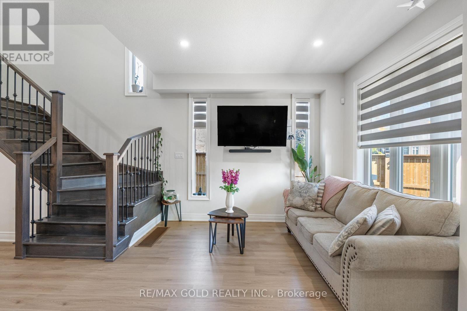 #29 166 MOUNT ALBION ROAD - 11