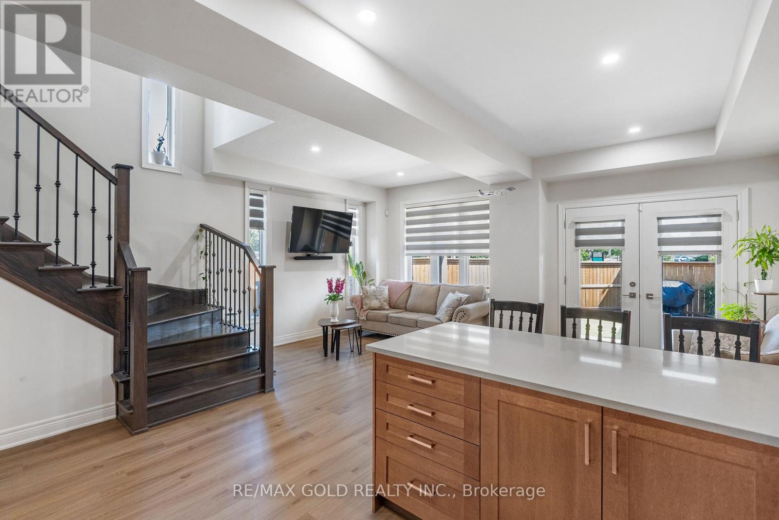 #29 166 MOUNT ALBION ROAD - 12
