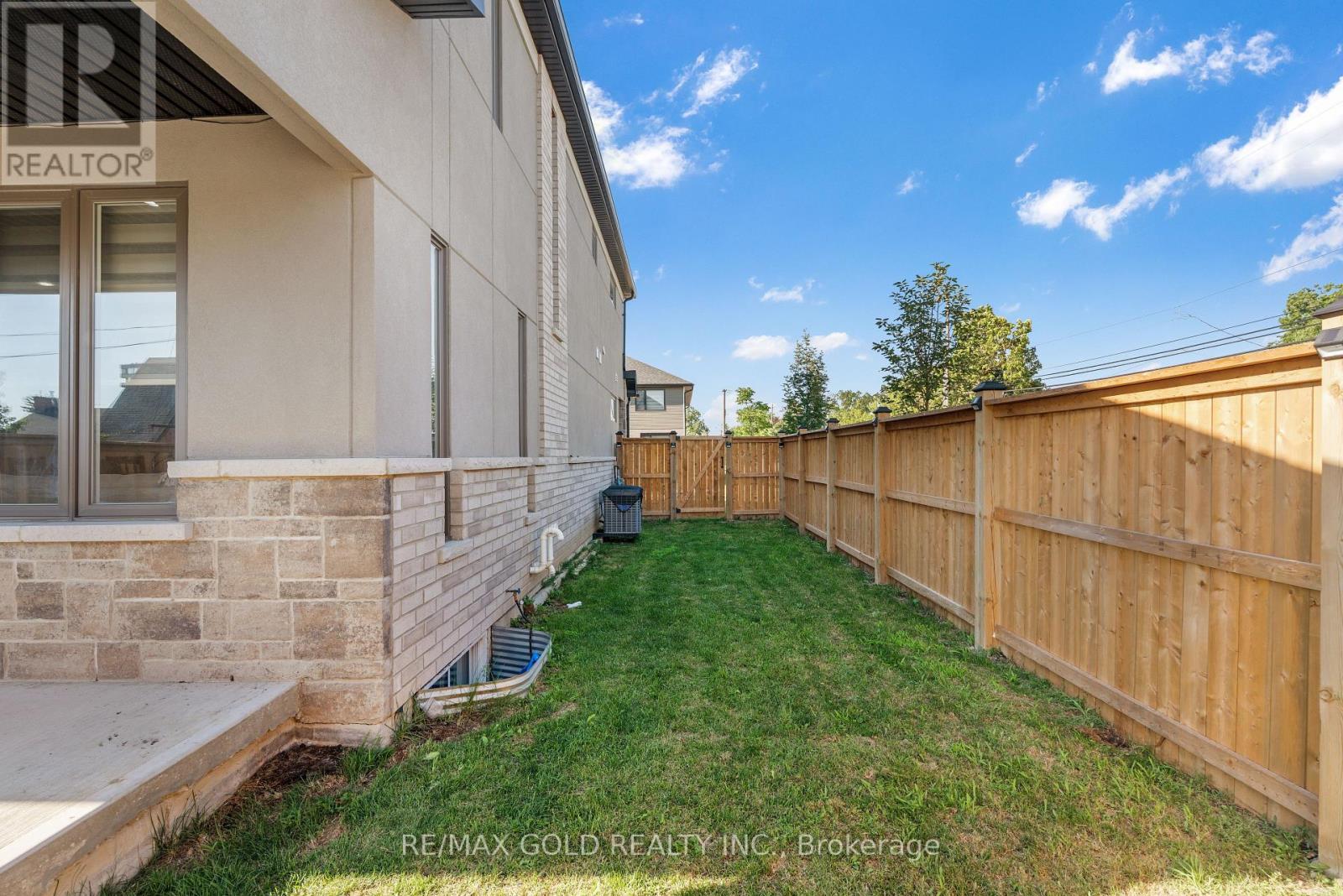 #29 166 MOUNT ALBION ROAD - 32