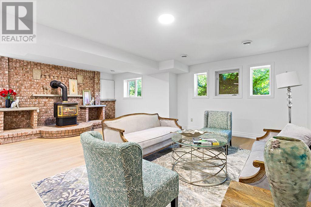 43 GRAHAM CRESCENT - 32