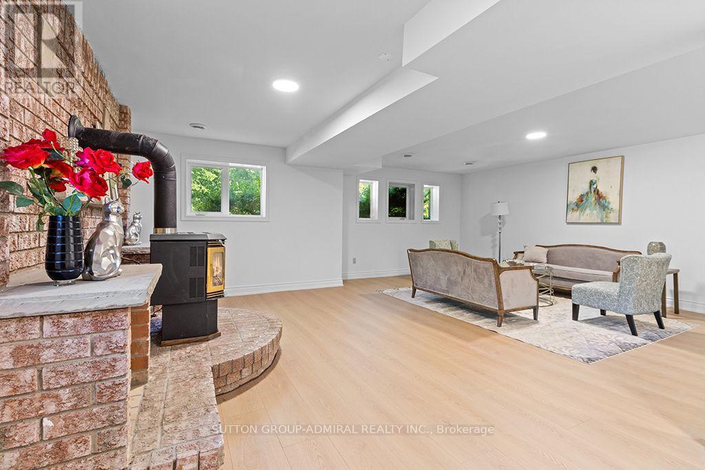 43 GRAHAM CRESCENT - 35