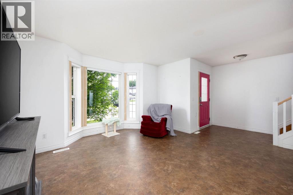 182 Mcdougall Crescent - Photo 8